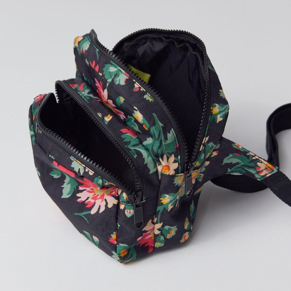 NWT BAGGU Fanny Pack, Laura Ashley Rhian Floral - Picture 4 of 9